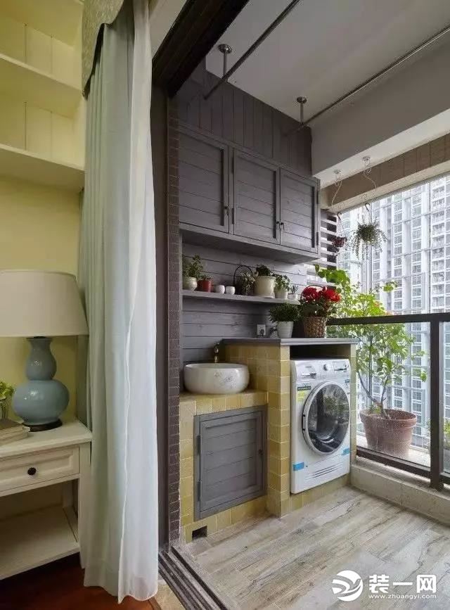 阳台放洗衣机排水怎么做 阳台可以放洗衣机吗图