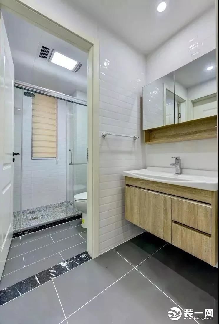 悬空浴室柜安装效果图