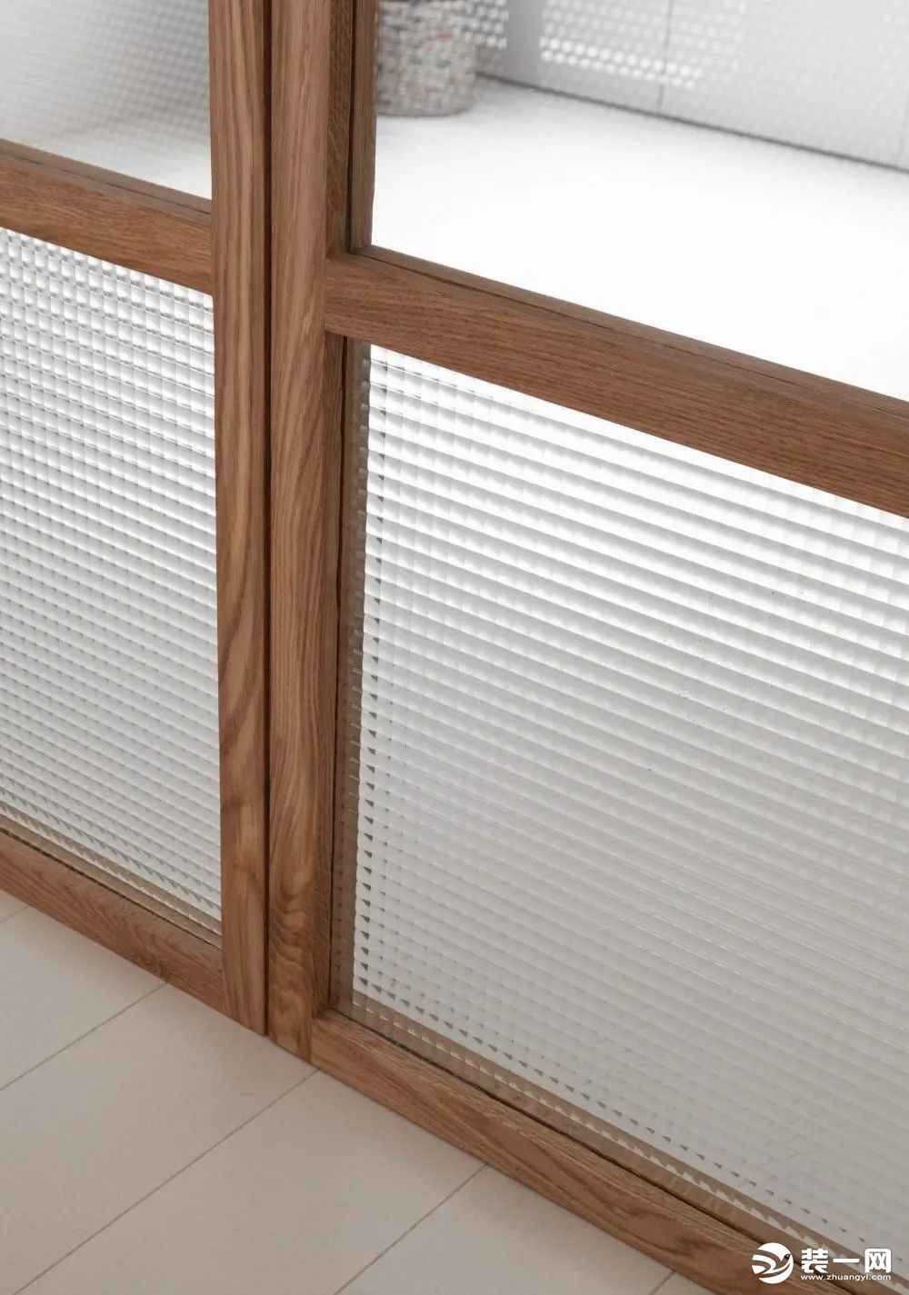 玻璃和原木设计的空间搭配效果图