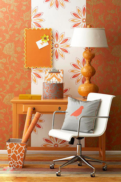 橘黄色复古花纹壁纸+白色大花壁纸