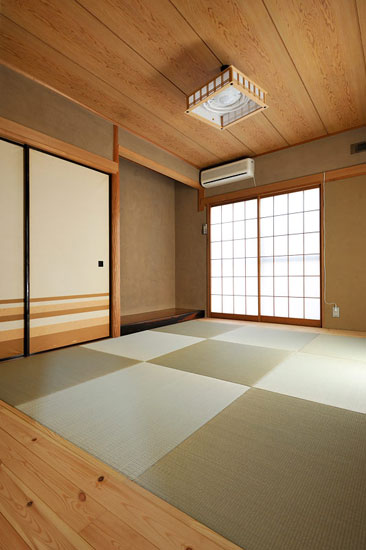 极简的日式装修风格和可席地而卧的榻榻米带来浓郁的日式装饰气息。