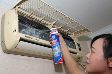 自己动手清洁空调散热片，简单安全还省钱。