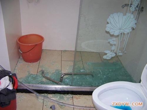 钢化玻璃浴门爆炸